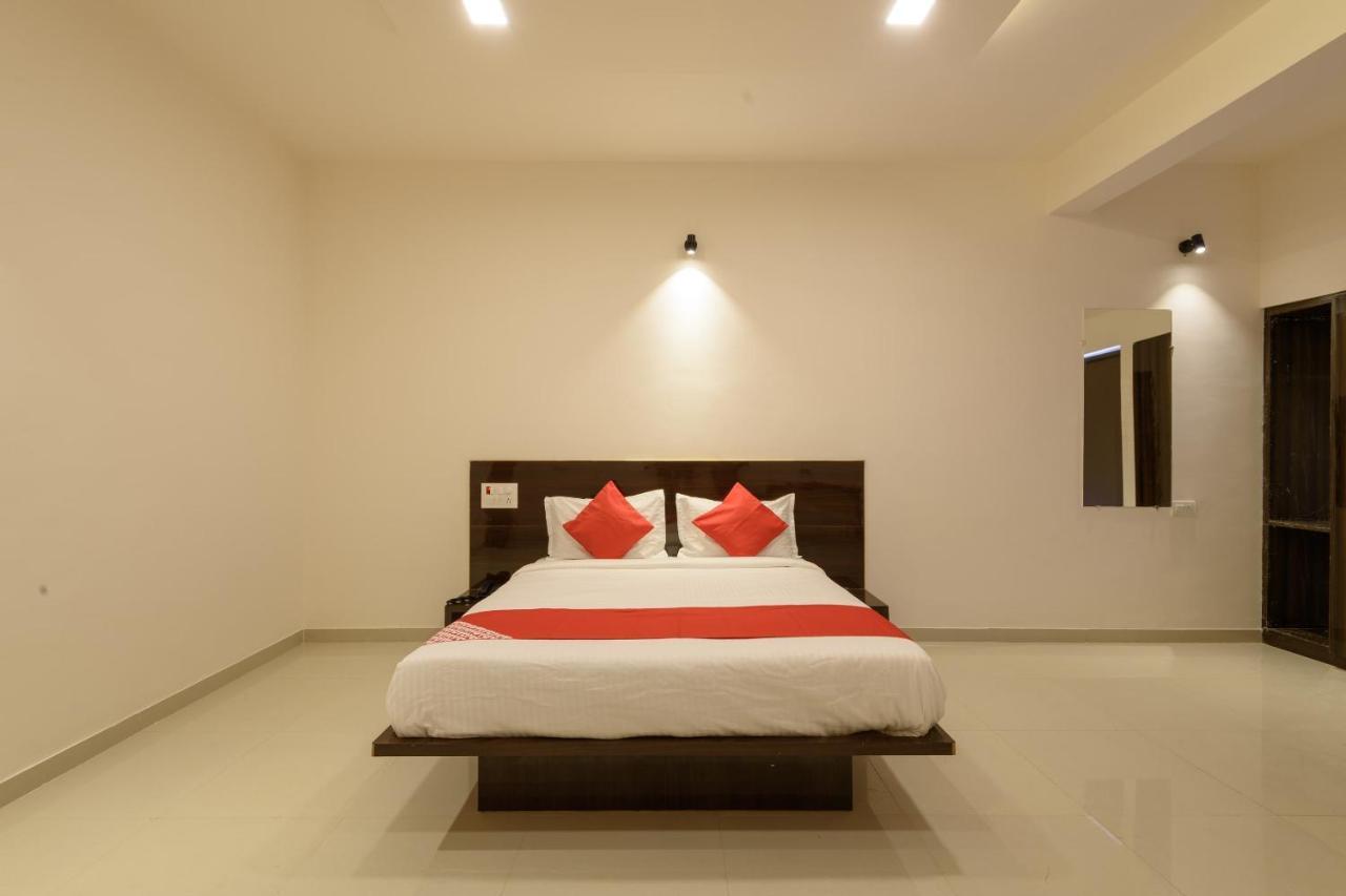 Oyo 22964 Kundan Lawns Hotel Shirdi Zewnętrze zdjęcie